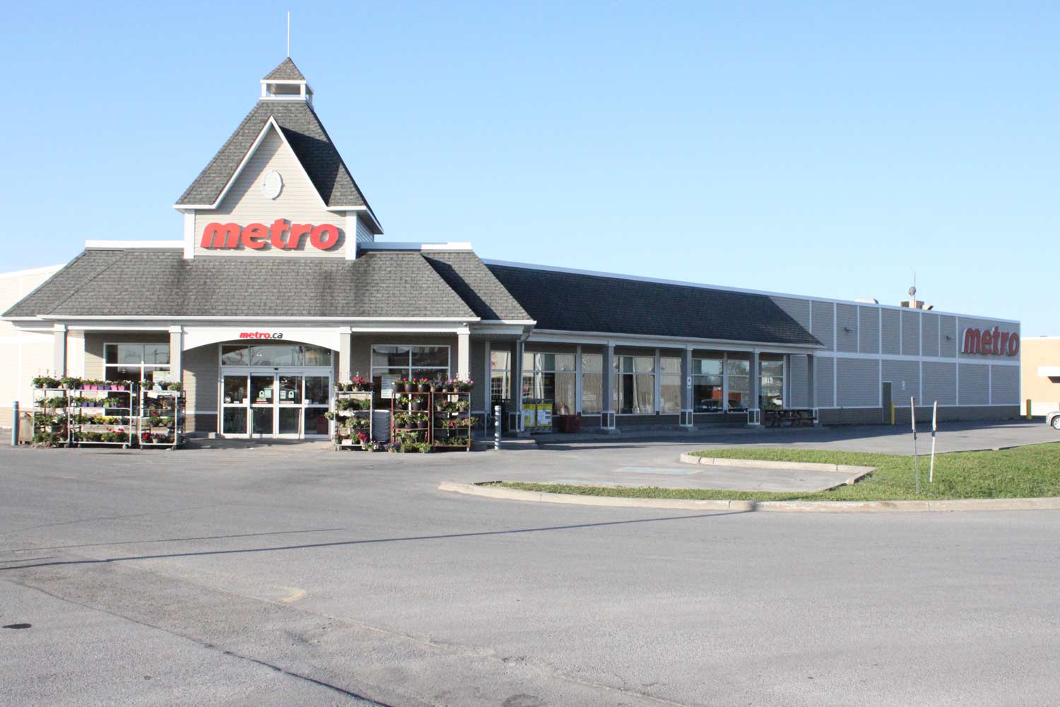 Metro Grocery Store (Previously Loeb) 